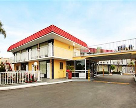 Express Inn & Suites Clearwater Пинеллас-Парк Экстерьер фото
