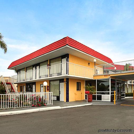 Express Inn & Suites Clearwater Пинеллас-Парк Экстерьер фото