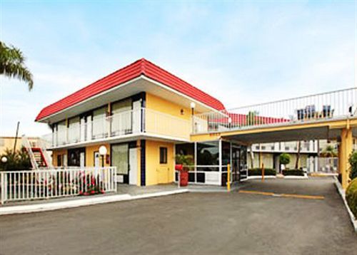Express Inn & Suites Clearwater Пинеллас-Парк Экстерьер фото